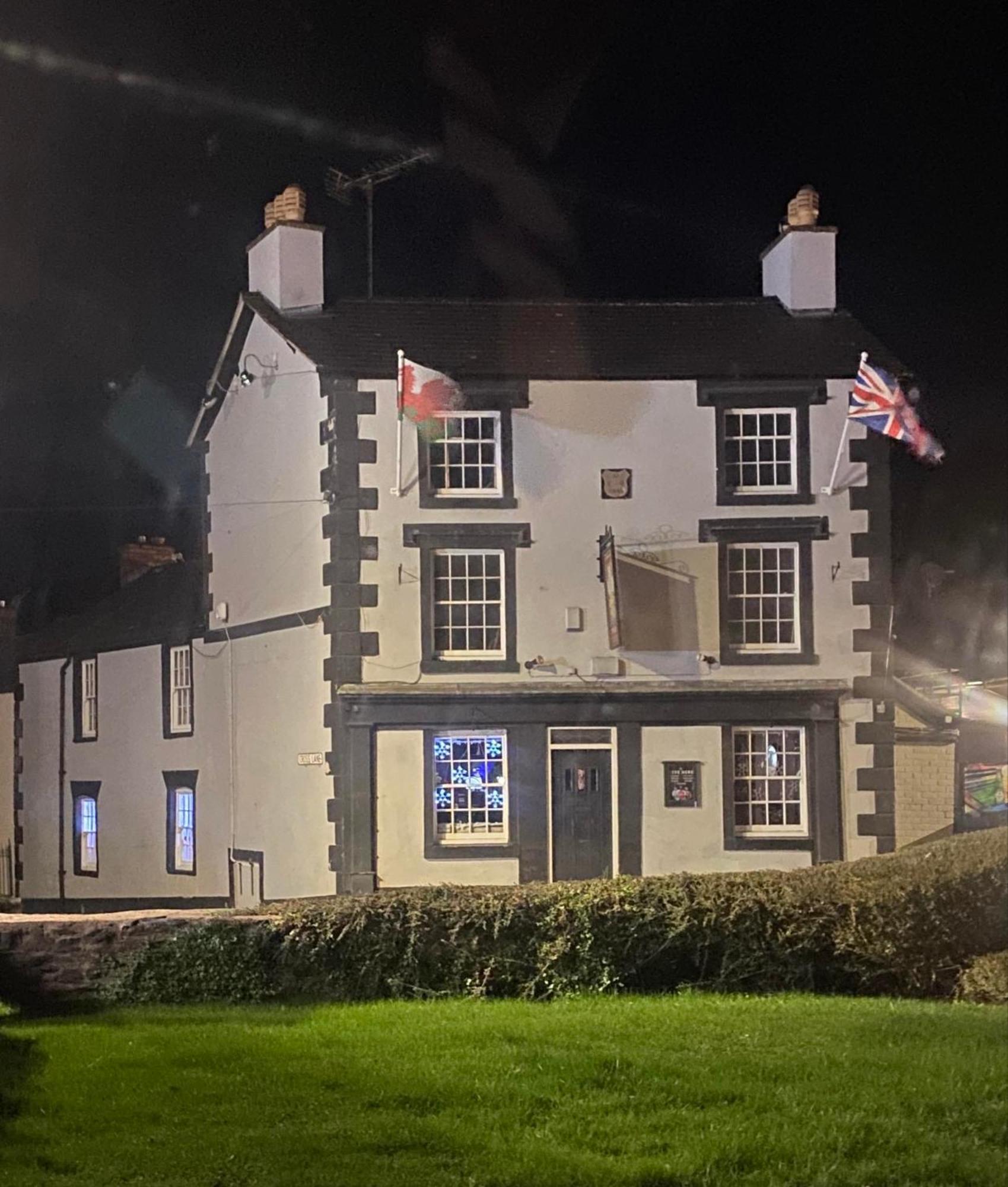 Prince Of Wales Pub And Accommodation Llangollen Eksteriør bilde